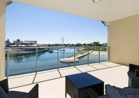 Quality Suites Crest Mandurah - Goulburn Accommodation 4
