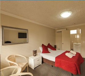 Tropicana Motel - Goulburn Accommodation 2