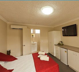 Tropicana Motel - Goulburn Accommodation 3