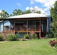 Blue House Family Accommodation - Goulburn Accommodation