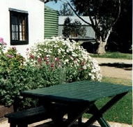 Dunalan Host Farm Cottage - Goulburn Accommodation