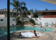 Burleigh Beach Tower - Goulburn Accommodation 1