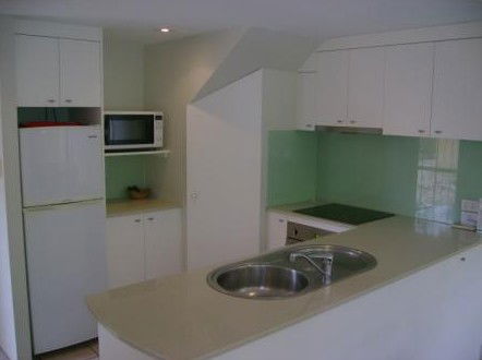 A Tropical Nite - Goulburn Accommodation 1