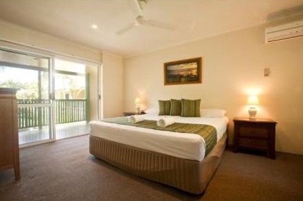 A Tropical Nite - Goulburn Accommodation 3