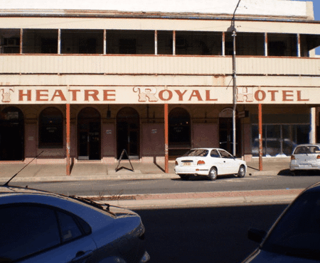 Theatre Royal Hotel - Goulburn Accommodation