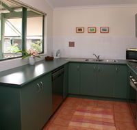 Cocos Beach Bungalows - Goulburn Accommodation