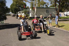 Sapphire Sun Holiday Village - Goulburn Accommodation 3