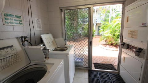 Coconut Grove Holiday Apartments - Goulburn Accommodation 3