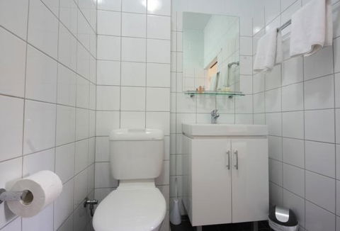 Coconut Grove Holiday Apartments - Goulburn Accommodation 4