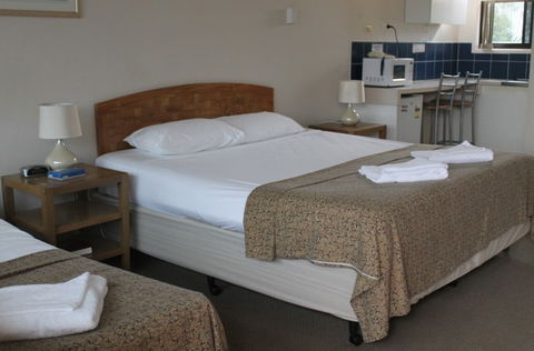 A' Montego Mermaid Beach Motel - Goulburn Accommodation 0