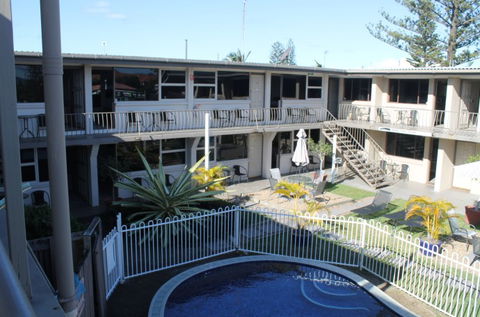A' Montego Mermaid Beach Motel - Goulburn Accommodation 3