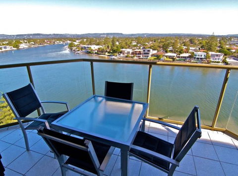 Surfers Hawaiian - Goulburn Accommodation 1
