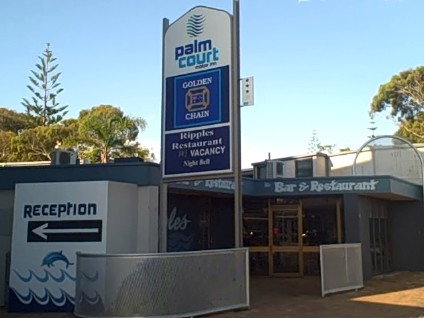 Golden Chain Palm Court Motor Inn - Goulburn Accommodation 0