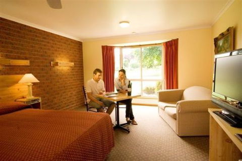 AAt 28 GOLDSMITH(Golden Chain Motel) - Goulburn Accommodation 0