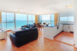 Golden Sands On Main Beach - Goulburn Accommodation 2