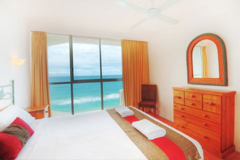 Golden Sands On Main Beach - Goulburn Accommodation 3