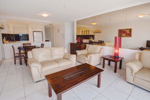 Golden Sands On Main Beach - Goulburn Accommodation 6