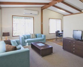 Karalta Court Village - Goulburn Accommodation 0