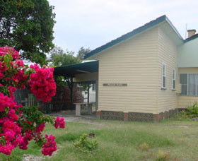 Beach House - Goulburn Accommodation 0