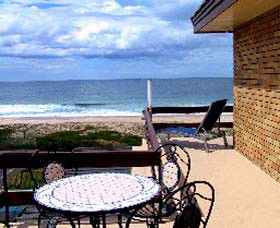 Pacific Blue - Goulburn Accommodation 0