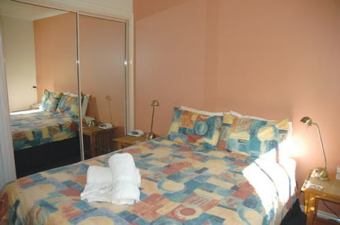 Captain's Quarters - Goulburn Accommodation 4