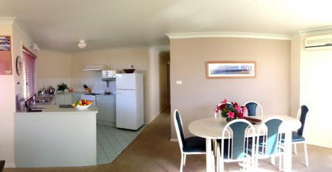 Captain's Quarters - Goulburn Accommodation 8