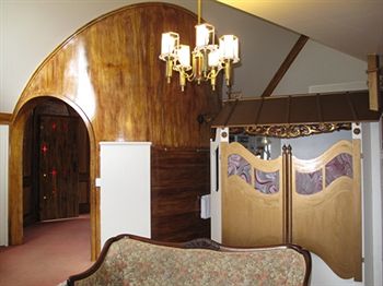 A Camelot Tower & Penthouse - Goulburn Accommodation 12