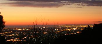 A Camelot Tower & Penthouse - Goulburn Accommodation 15