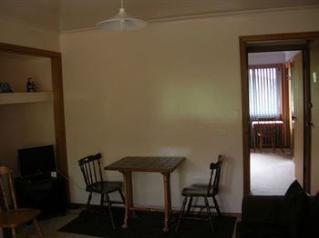 A Camelot Tower & Penthouse - Goulburn Accommodation 17
