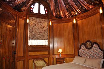 A Camelot Tower & Penthouse - Goulburn Accommodation 22