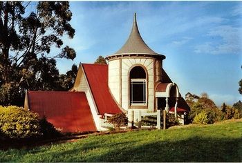 A Camelot Tower & Penthouse - Goulburn Accommodation 23