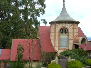 A Camelot Tower & Penthouse - Goulburn Accommodation 25