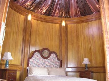 A Camelot Tower & Penthouse - Goulburn Accommodation 27