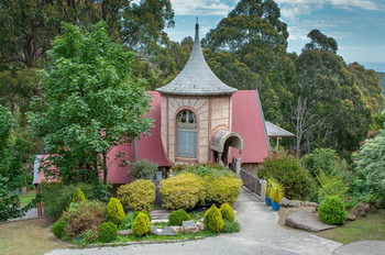 A Camelot Tower & Penthouse - Goulburn Accommodation 30