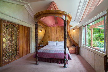 A Camelot Tower & Penthouse - Goulburn Accommodation 35