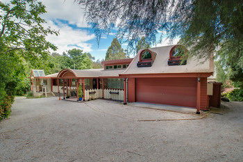 A Camelot Tower & Penthouse - Goulburn Accommodation 39