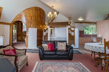 A Camelot Tower & Penthouse - Goulburn Accommodation 42