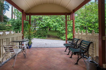 A Camelot Tower & Penthouse - Goulburn Accommodation 47