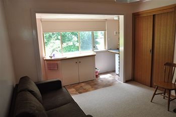 A Camelot Tower & Penthouse - Goulburn Accommodation 2