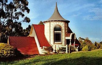 A Camelot Tower & Penthouse - Goulburn Accommodation 9