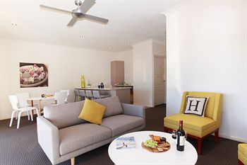 H Boutique Hotel - Goulburn Accommodation 3