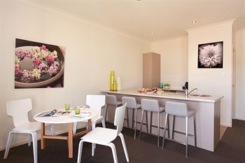 H Boutique Hotel - Goulburn Accommodation 8