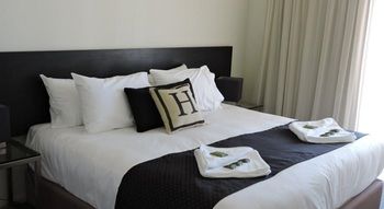 H Boutique Hotel - Goulburn Accommodation 13