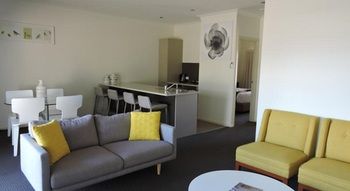H Boutique Hotel - Goulburn Accommodation 24