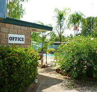 Palm Court Budget Motel Hostel/Backpackers - Goulburn Accommodation