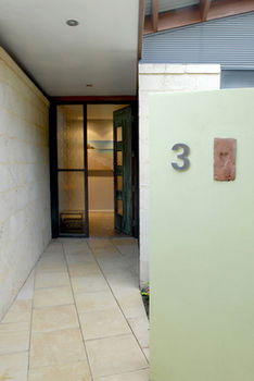 By The Beach B&B And Apartments - Goulburn Accommodation 7