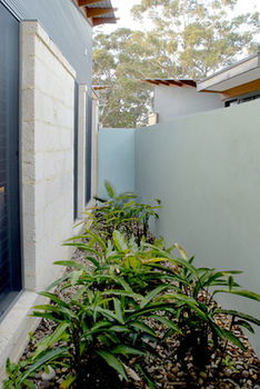 By The Beach B&B And Apartments - Goulburn Accommodation 8