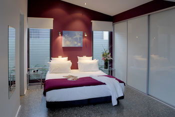 By The Beach B&B And Apartments - Goulburn Accommodation 9