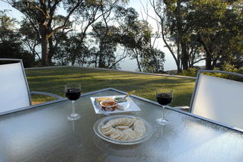 By The Beach B&B And Apartments - Goulburn Accommodation 12