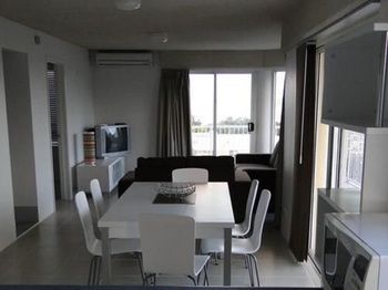 Bayviews & Harbourview Holiday Apartments - Goulburn Accommodation 9